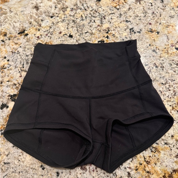 Lulu lemon Align high rise shorts 2” - Picture 3 of 4